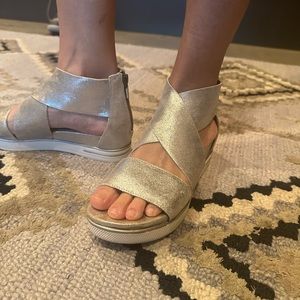 Eileen Fisher silver wide strap sandals - super comfy size 7